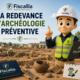 Illustration 3D représentant la mascotte Fiscallia en tenue de chantier sur un site de fouilles archéologiques, présentant la redevance d’archéologie préventive. Le visuel met en scène des vestiges archéologiques, des archéologues en intervention et des éléments de chantier, avec un habillage graphique aux couleurs de Fiscallia et le titre « La redevance d’archéologie préventive ». Style moderne, pédagogique et professionnel.